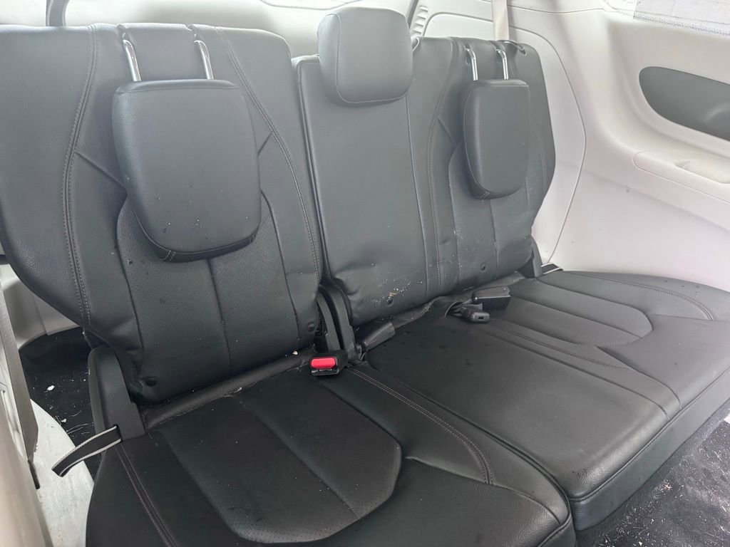 Used 2020 Chrysler Pacifica Touring-L image 11