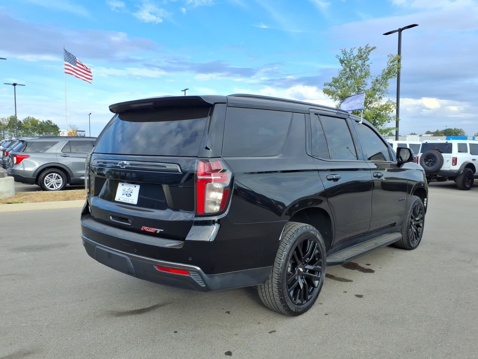Used 2021 Chevrolet Tahoe RST w/ Luxury Package AWD/4WD image 3