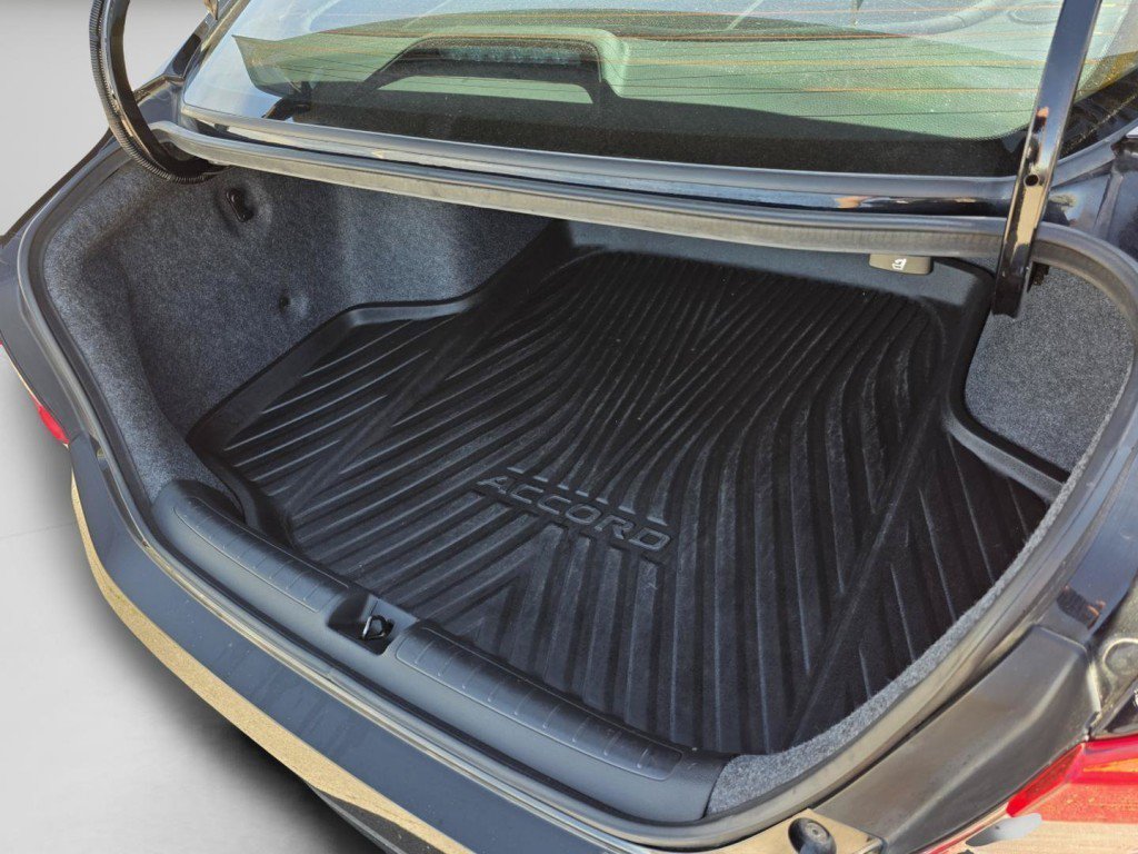 Used 2018 Honda Accord EX image 27