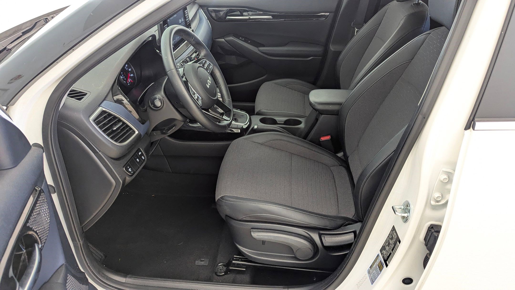 Used 2023 Kia Seltos S image 4