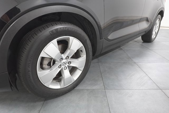 Used 2022 Volvo XC40 T5 Momentum image 30