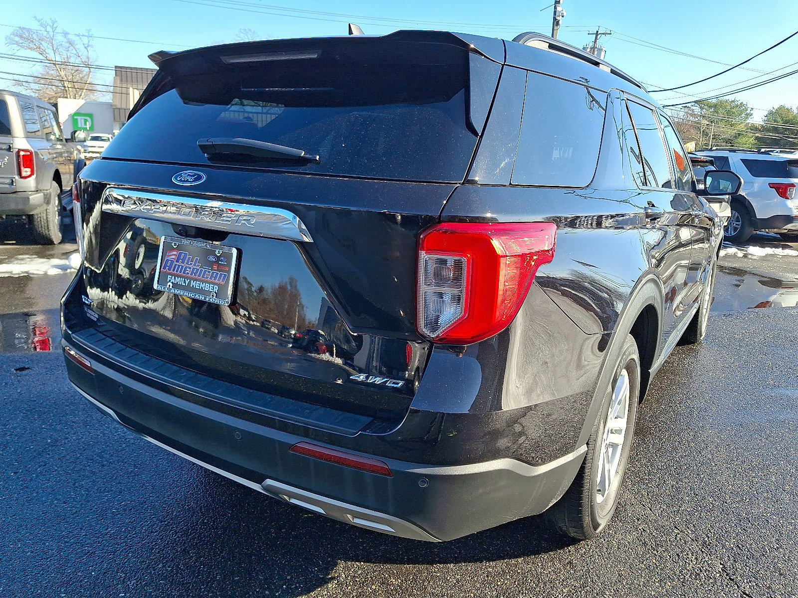 Certified 2022 Ford Explorer XLT w/ Equipment Group 202A image 4