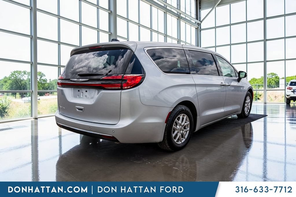 Used 2023 Chrysler Pacifica Touring-L FWD image 29