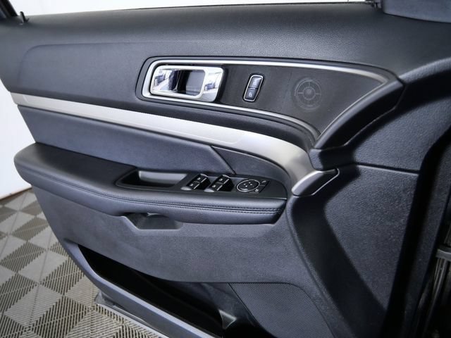 Certified 2018 Ford Explorer XLT w/ Equipment Group 202A AWD/4WD image 28