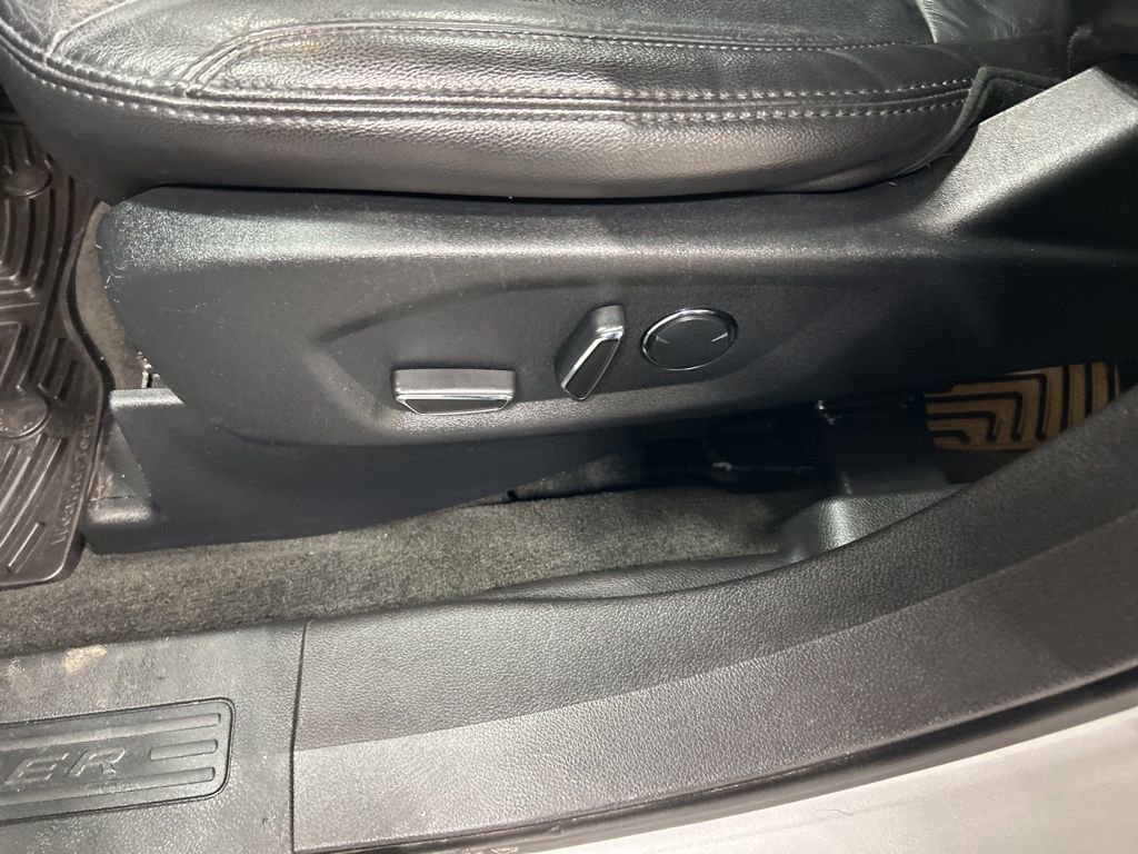 Certified 2017 Ford Explorer XLT w/ Equipment Group 202A image 11