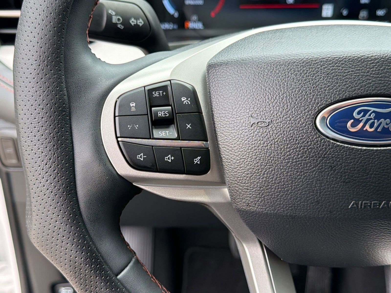 Certified 2025 Ford Explorer Active w/ Active Comfort Package RWD image 17