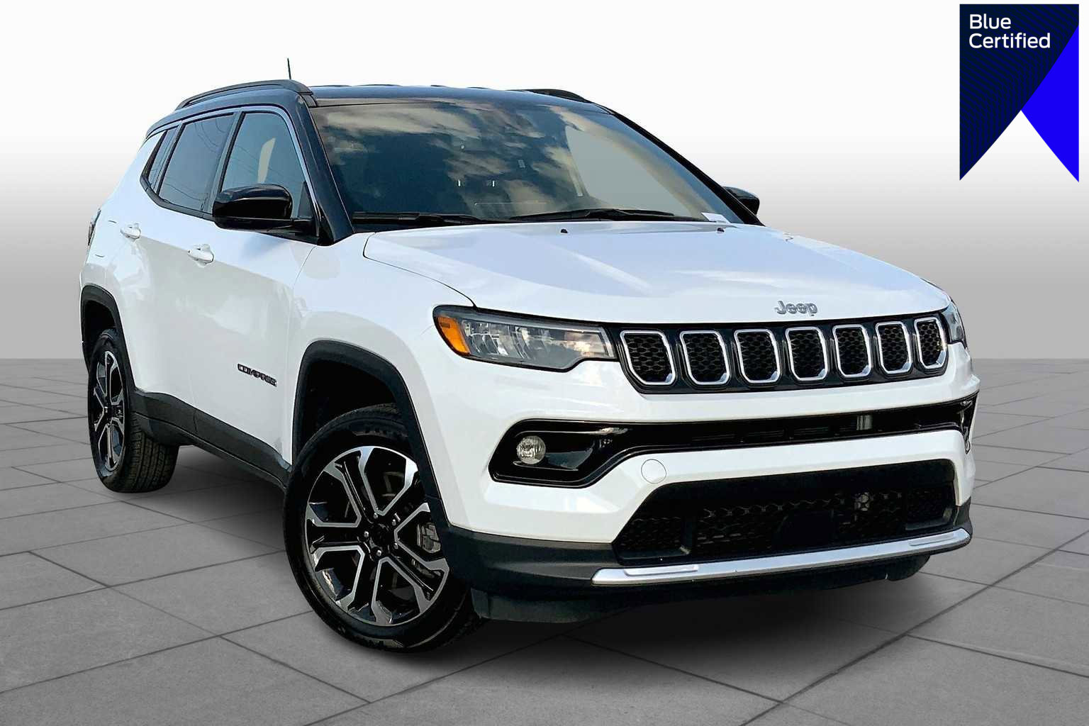 Used 2023 Jeep Compass Limited image 1