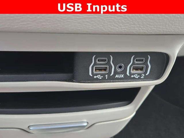 Used 2024 Chrysler Pacifica Limited image 13