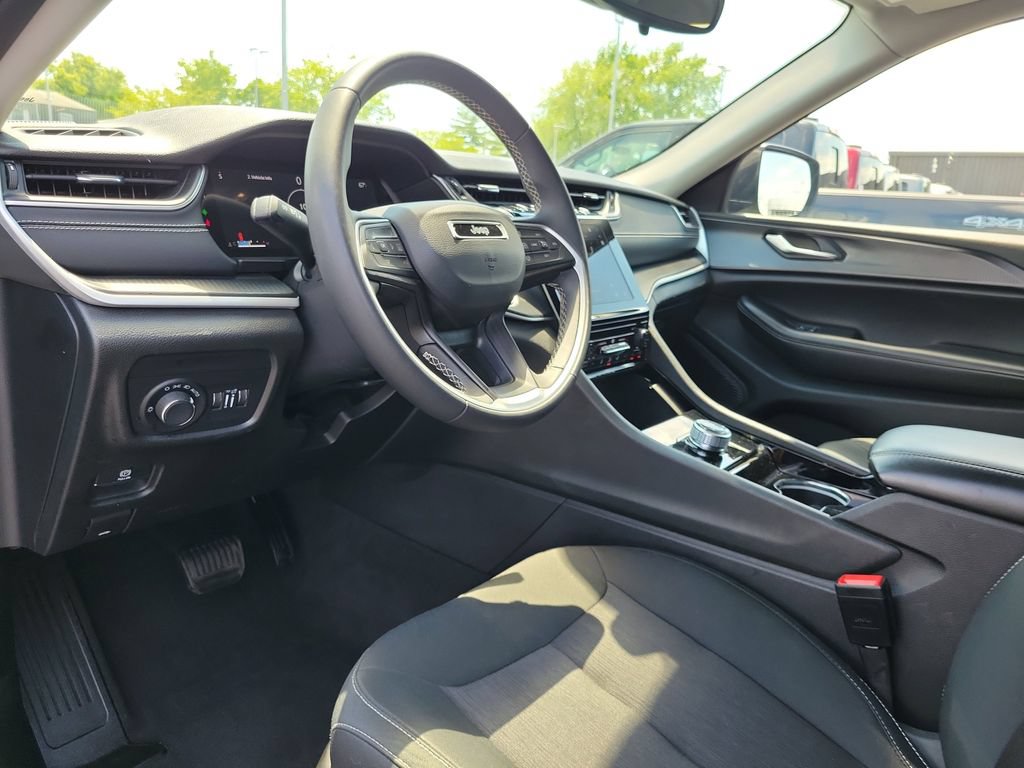 Used 2023 Jeep Grand Cherokee L Laredo AWD/4WD image 21