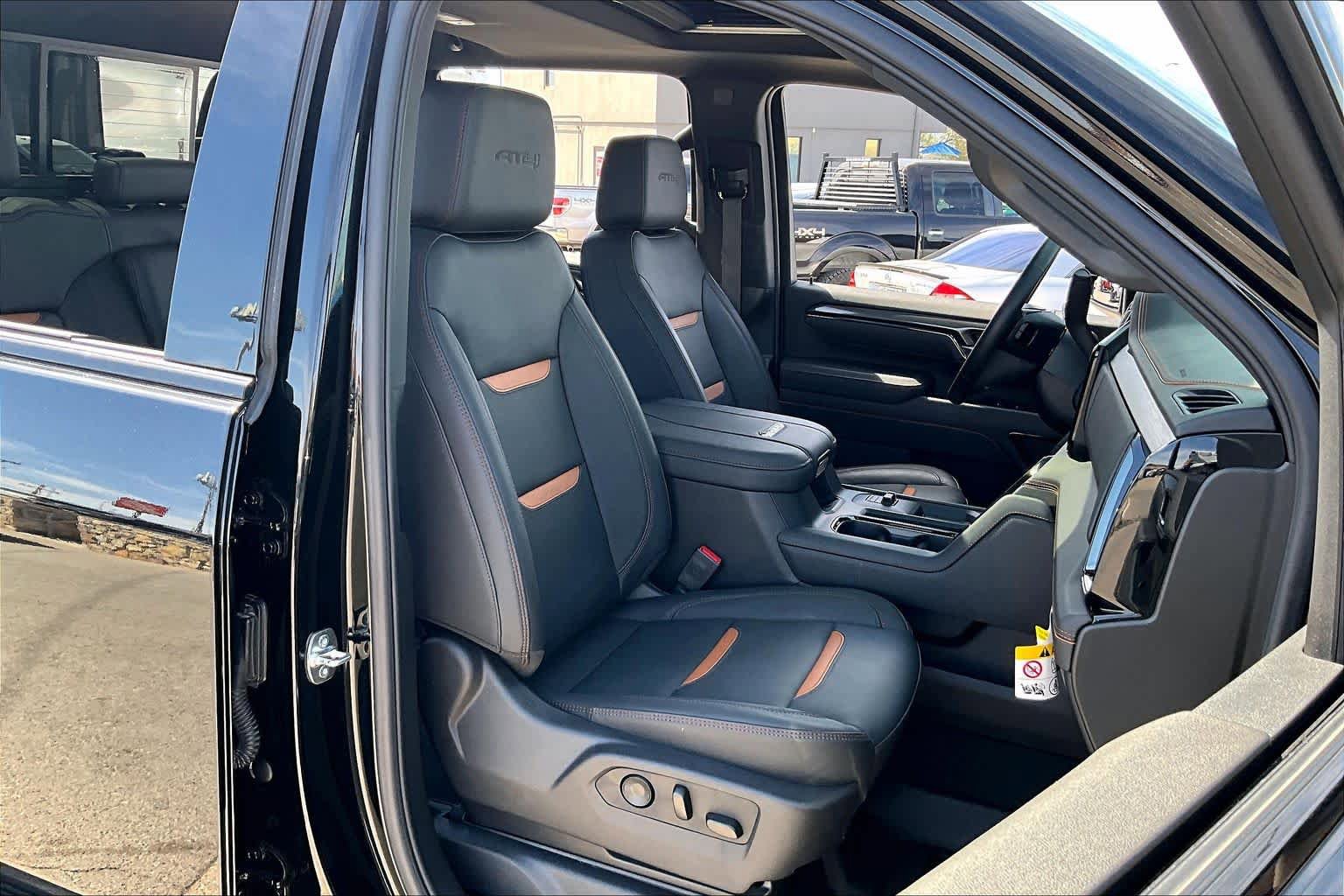 Used 2025 GMC Sierra 2500 AT4 w/ AT4 Premium Plus Package AWD/4WD image 9