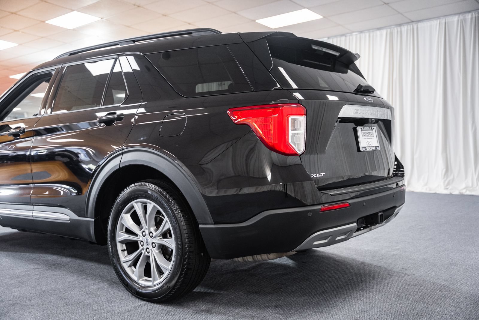 Certified 2023 Ford Explorer XLT w/ Equipment Group 202A AWD/4WD image 6