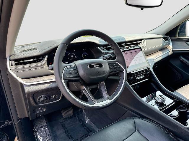 Used 2023 Jeep Grand Cherokee Limited w/ Trailer Tow Prep Group (B) AWD/4WD image 9