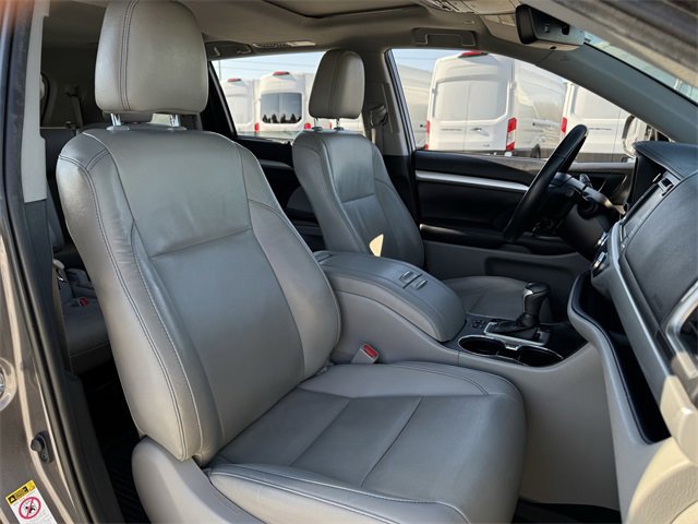 Used 2019 Toyota Highlander XLE image 31