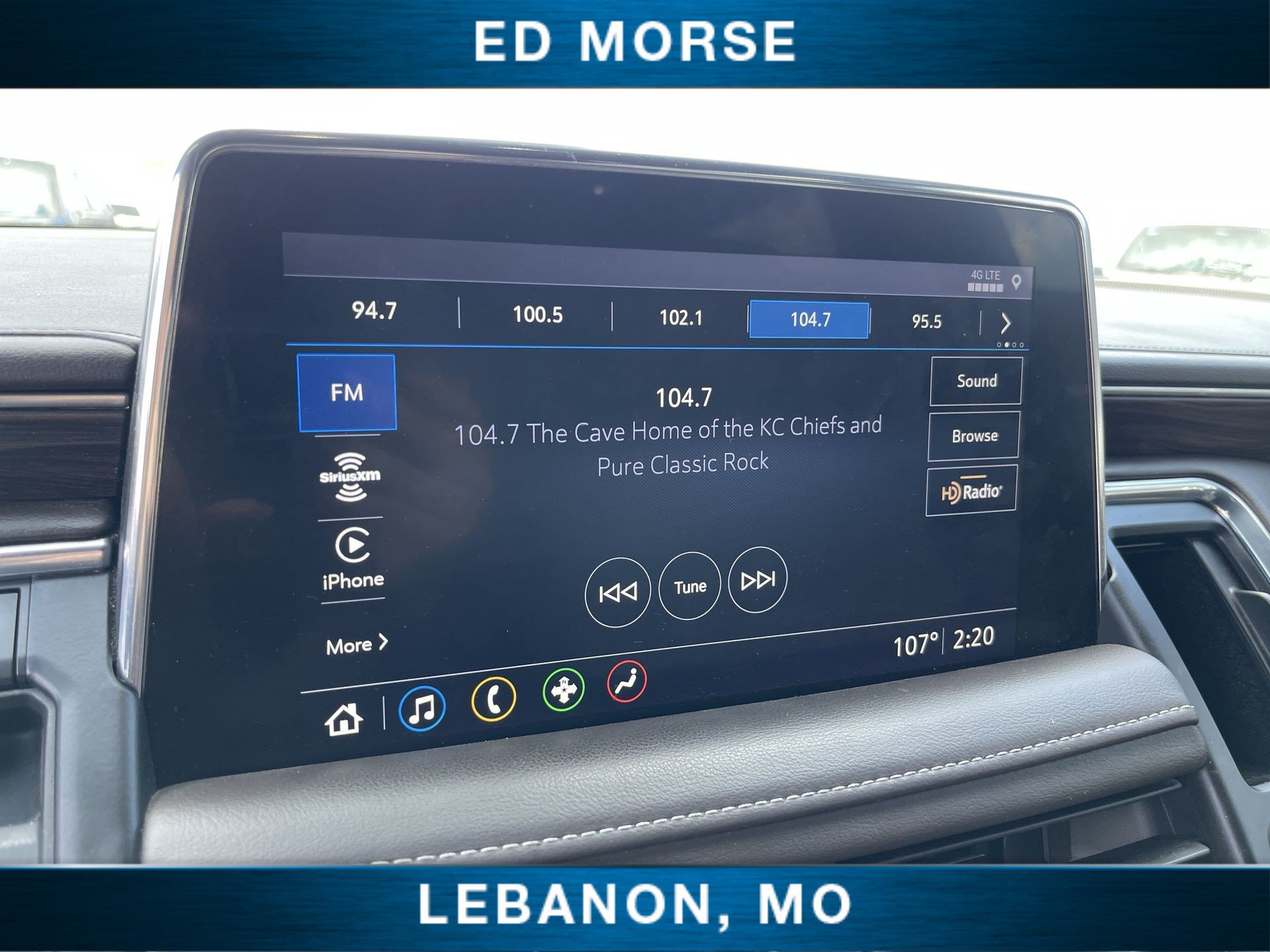 Used 2021 Chevrolet Suburban LT w/ LT Signature Plus Package AWD/4WD image 13