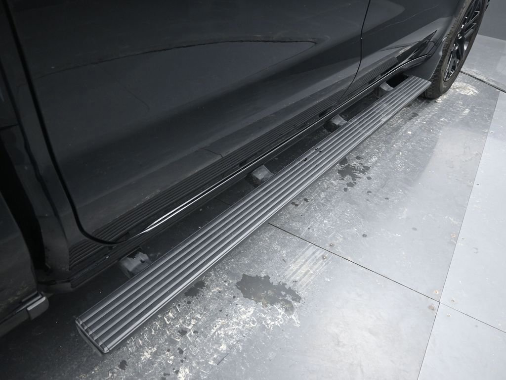 Used 2025 Chevrolet Silverado 1500 Custom image 26