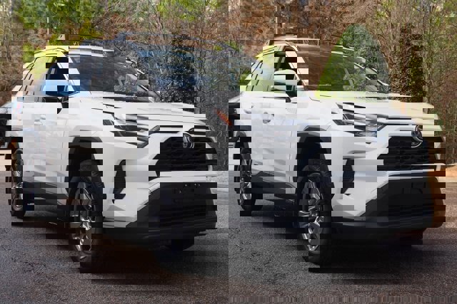 Used 2022 Toyota RAV4 XLE image 7