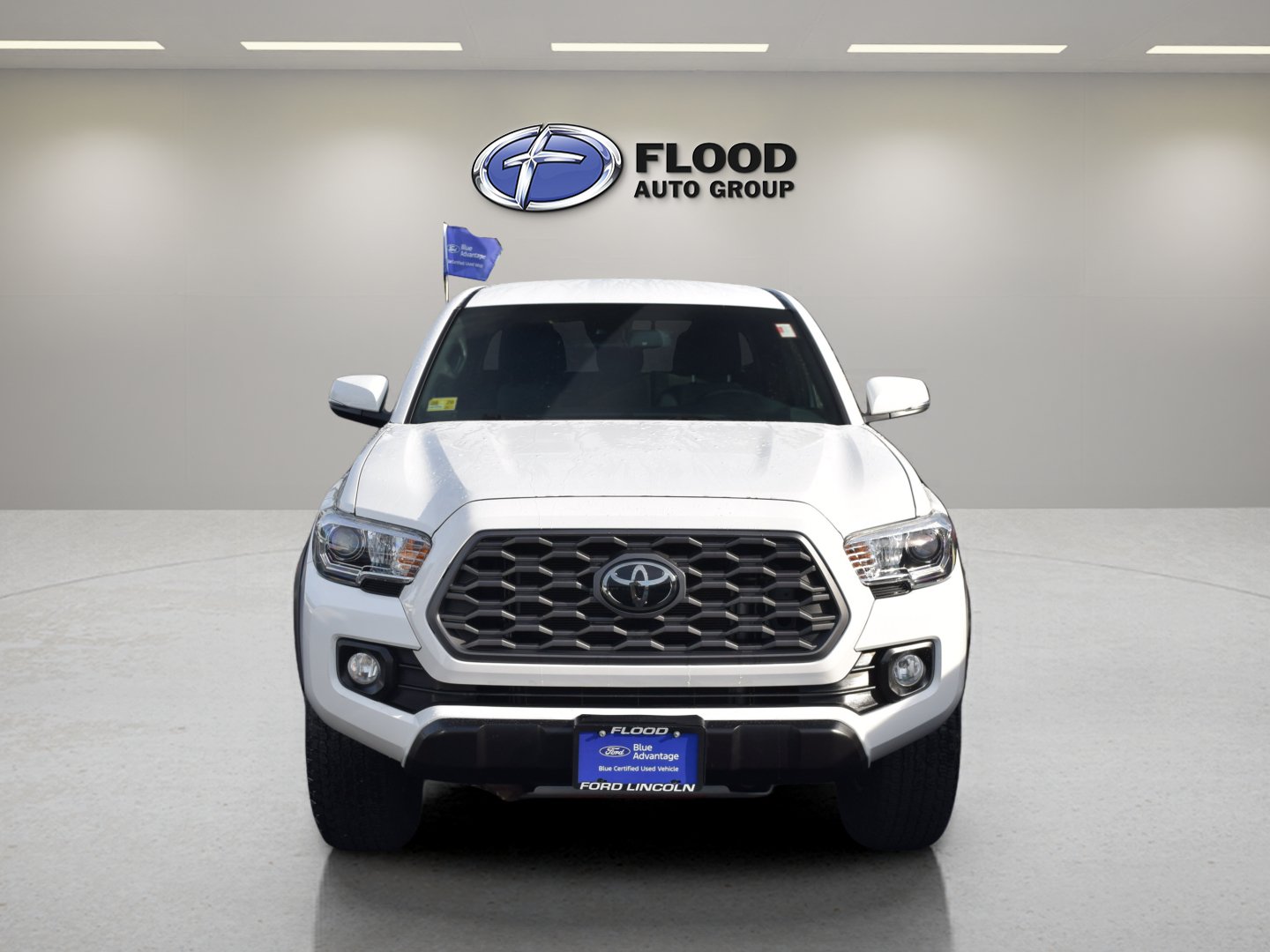 Used 2022 Toyota Tacoma TRD Off-Road AWD/4WD image 2