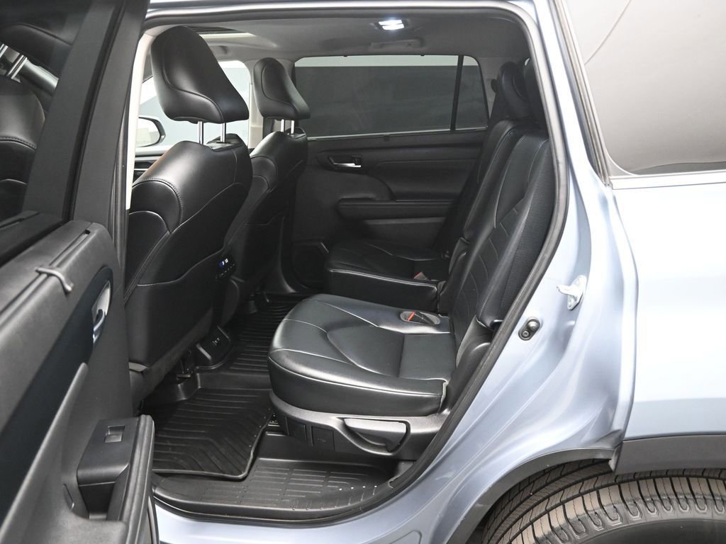 Used 2021 Toyota Highlander XLE image 46