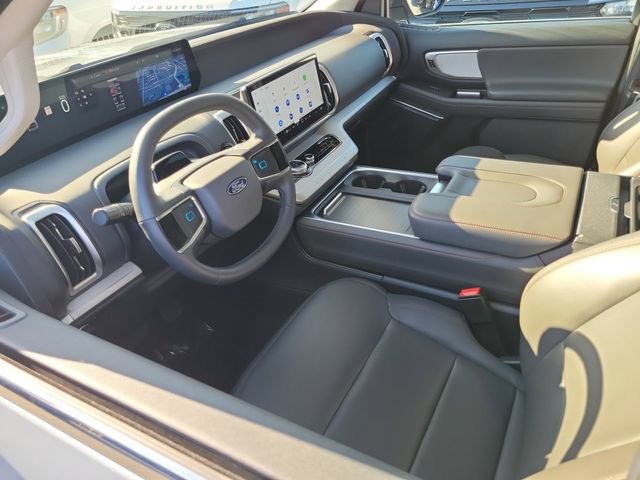 Certified 2025 Ford Expedition Active AWD/4WD image 3