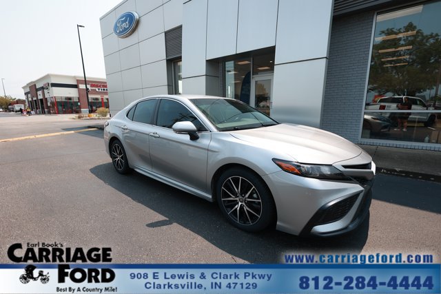 Used 2021 Toyota Camry SE w/ Convenience Package FWD image 1