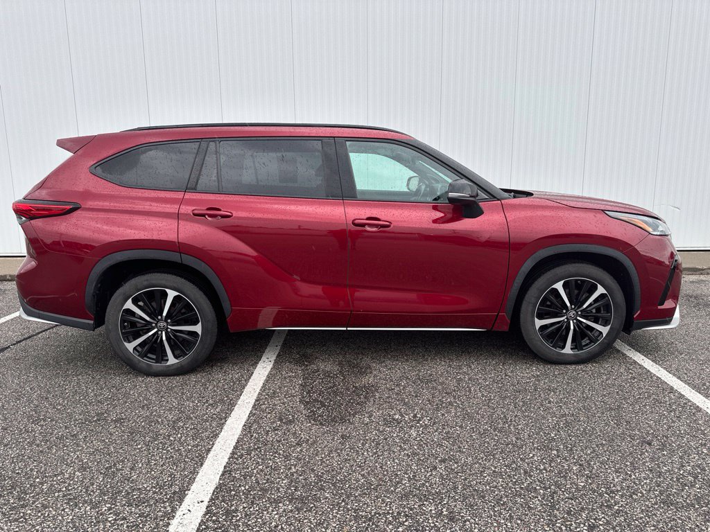 Used 2021 Toyota Highlander XSE AWD/4WD image 9