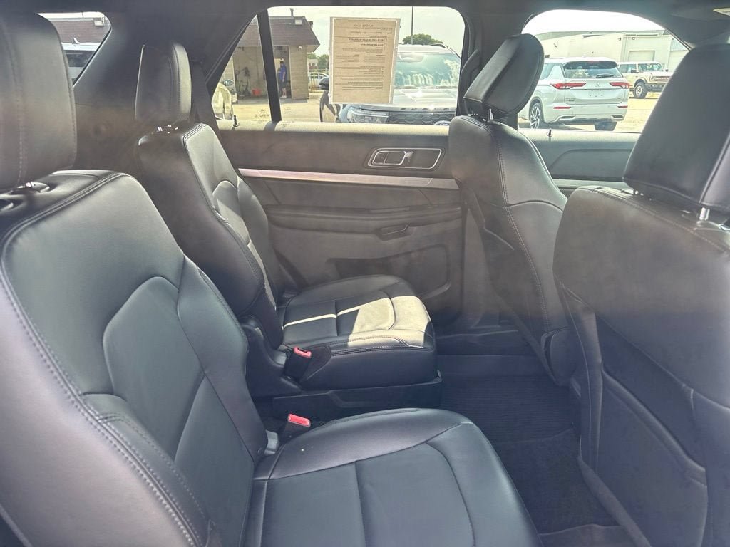 Certified 2018 Ford Explorer XLT w/ Equipment Group 202A AWD/4WD image 18