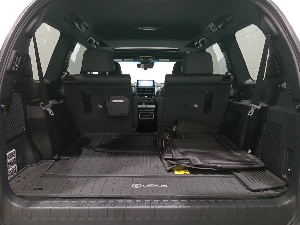 Used 2023 Lexus GX 460 Premium w/ Accessory Package AWD/4WD image 6