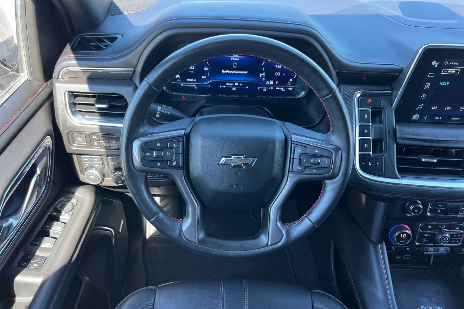 Used 2022 Chevrolet Suburban RST w/ Luxury Package AWD/4WD image 16