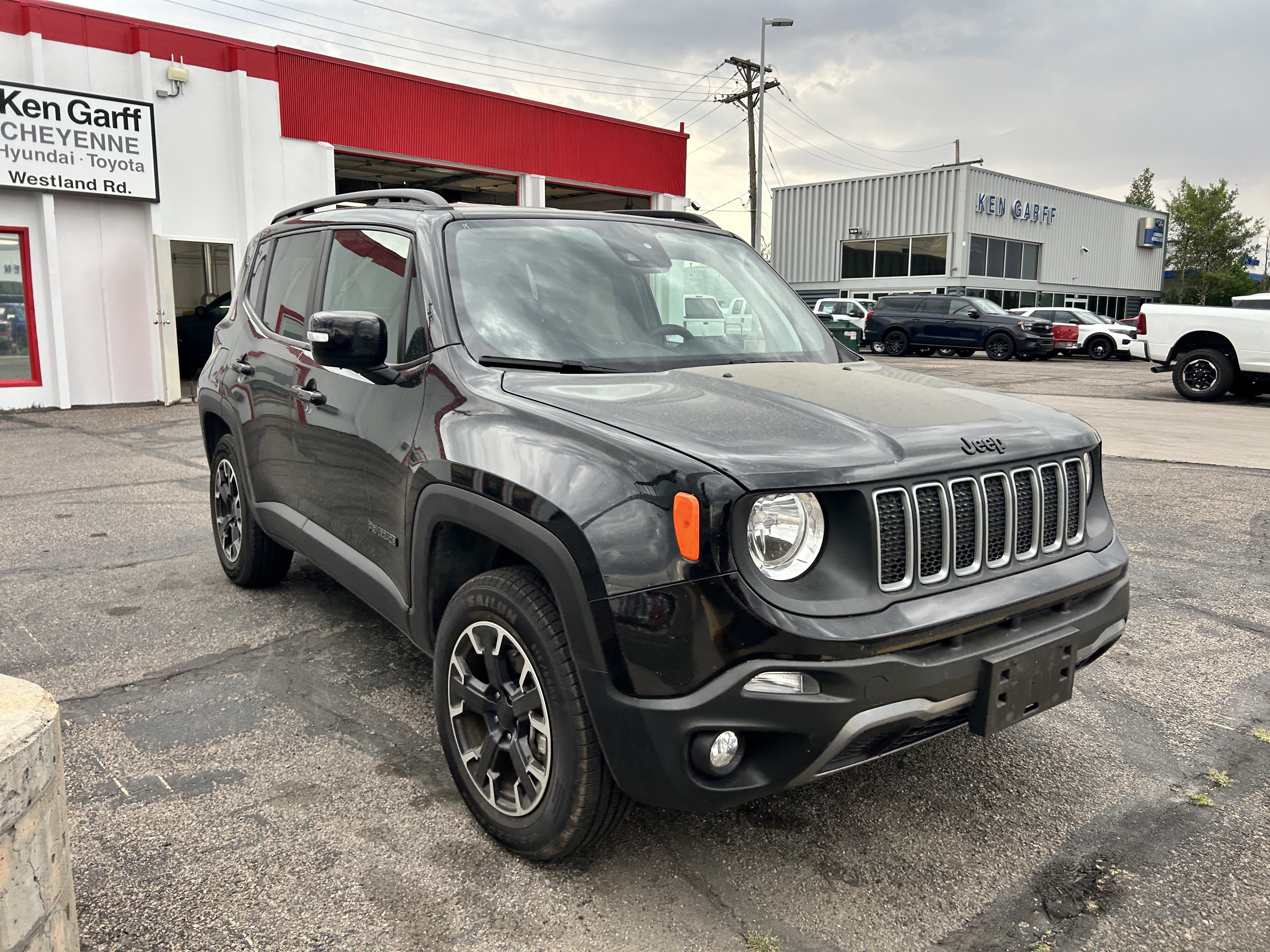 Used 2023 Jeep Renegade Latitude AWD/4WD image 7