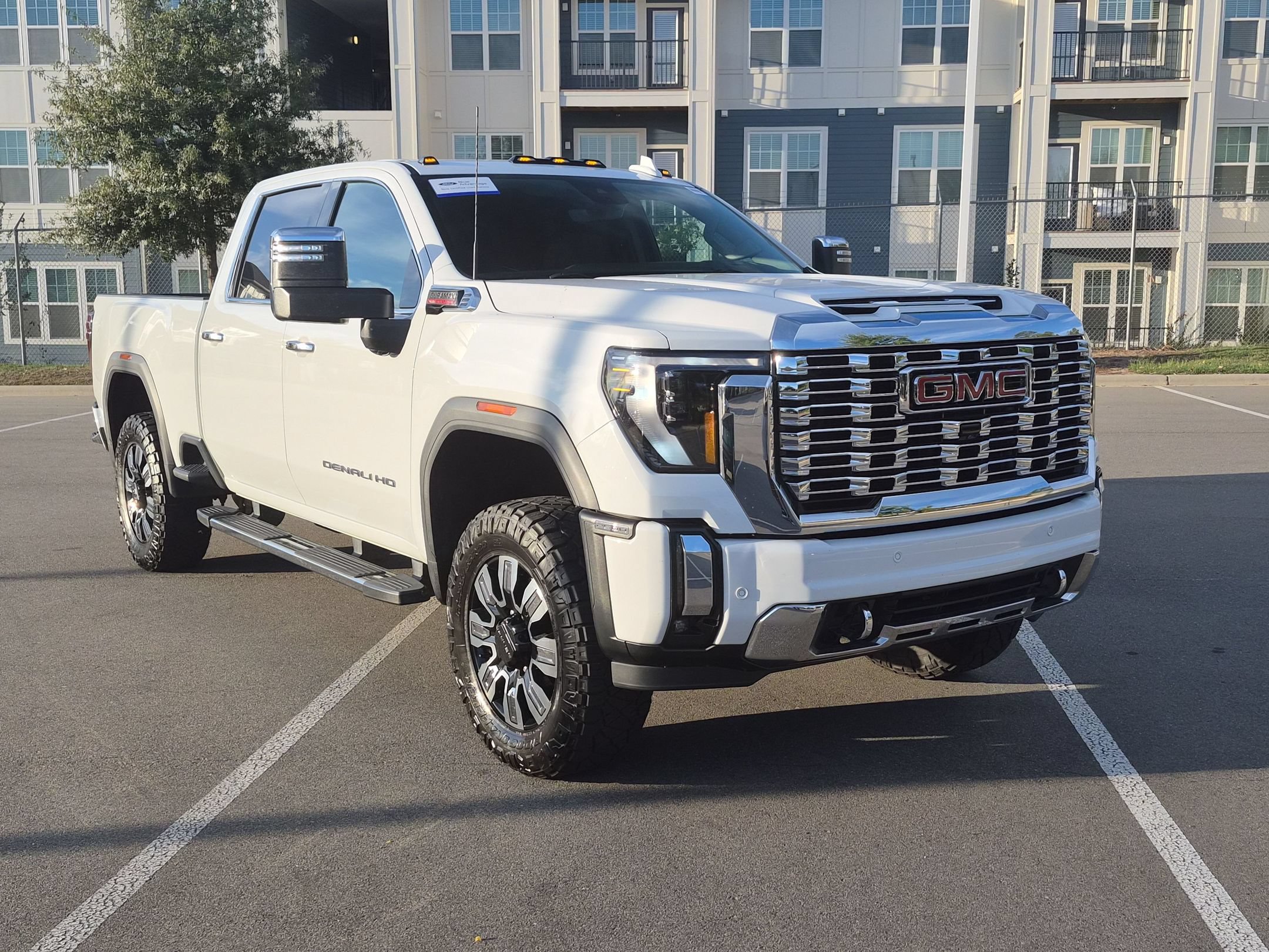 Used 2024 GMC Sierra 2500 Denali w/ Technology Package AWD/4WD image 2