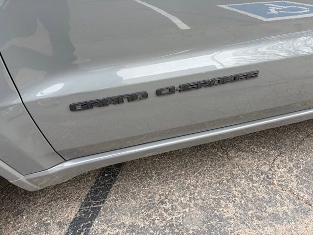 Used 2020 Jeep Grand Cherokee Altitude image 10