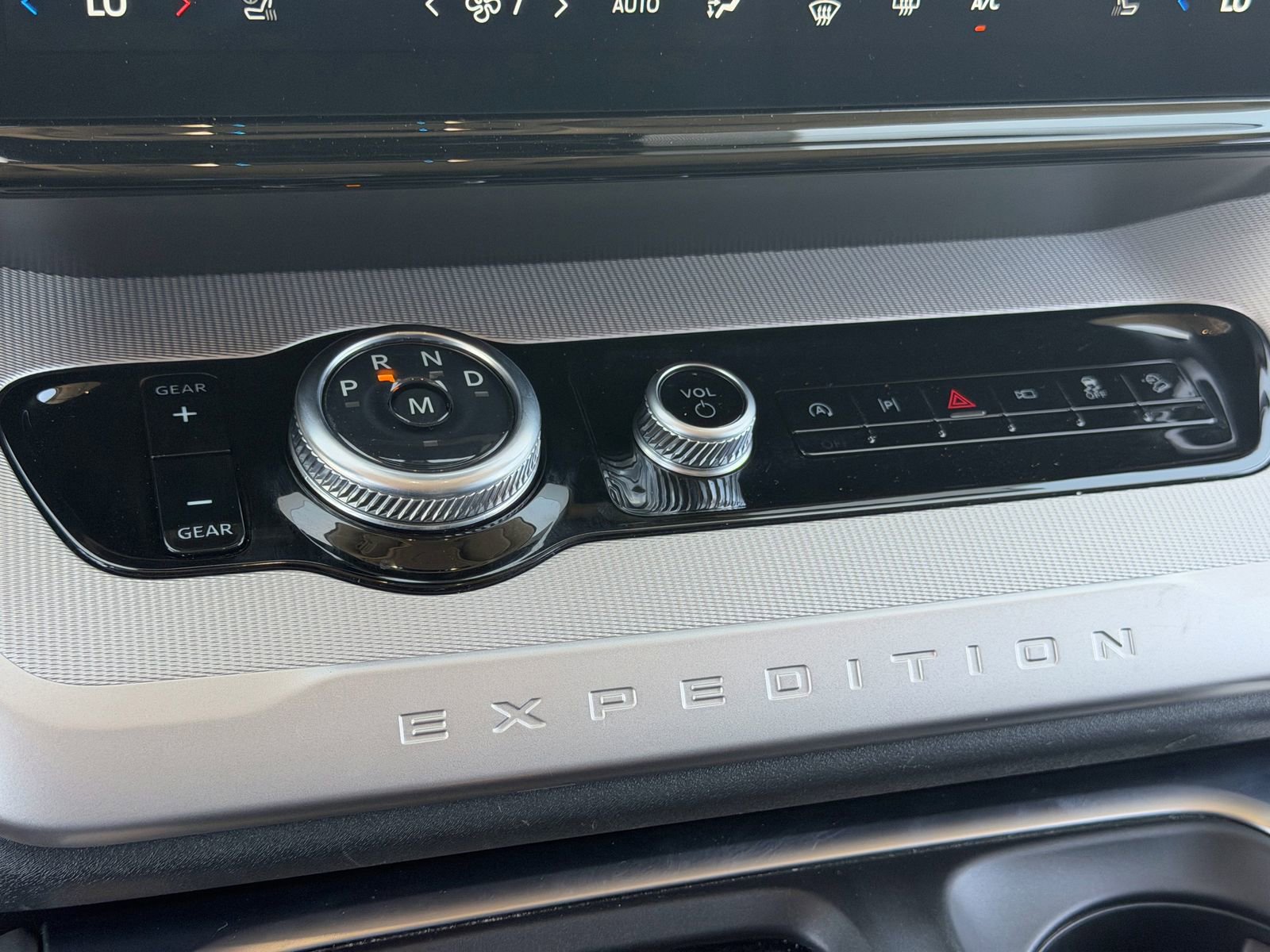 Certified 2025 Ford Expedition Active AWD/4WD image 28