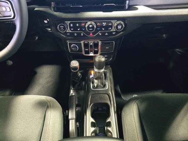 Used 2025 Jeep Wrangler Unlimited Sport AWD/4WD image 16