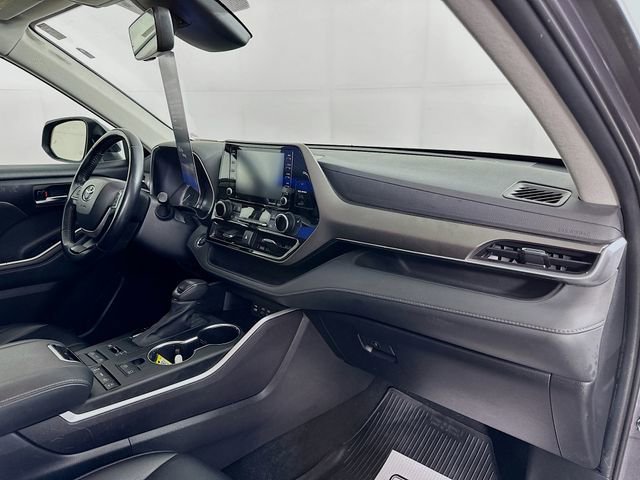 Used 2022 Toyota Highlander XLE image 37