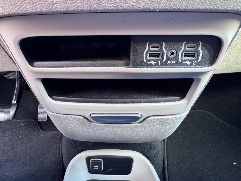 Used 2023 Chrysler Pacifica Touring-L FWD image 19