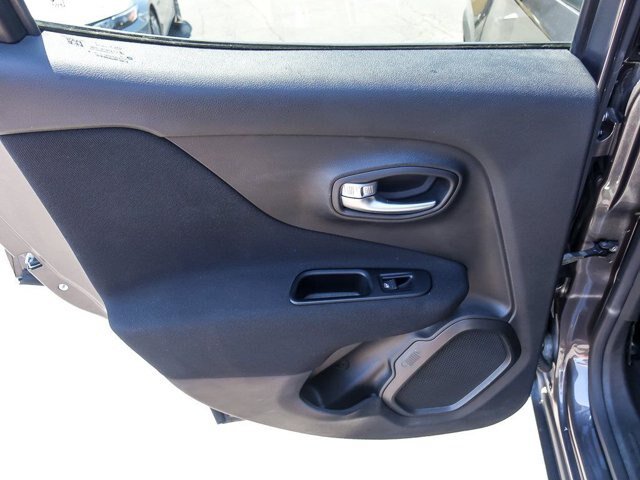 Used 2020 Jeep Renegade Latitude w/ Cold Weather Group AWD/4WD image 26