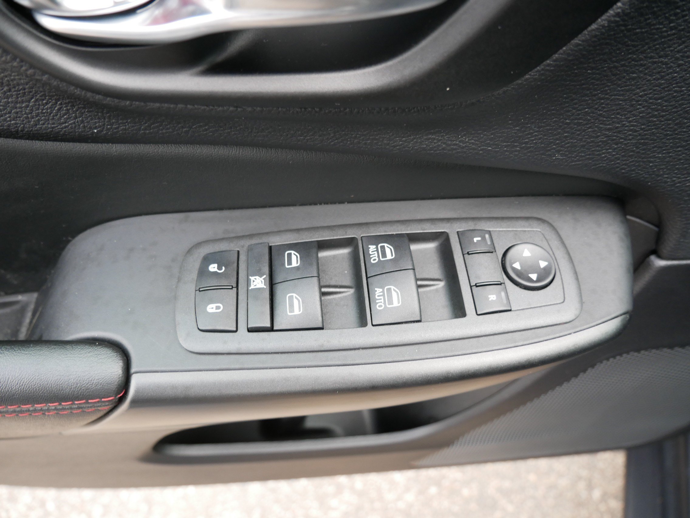 Used 2022 Jeep Cherokee Trailhawk w/ Comfort/Convenience Group AWD/4WD image 20