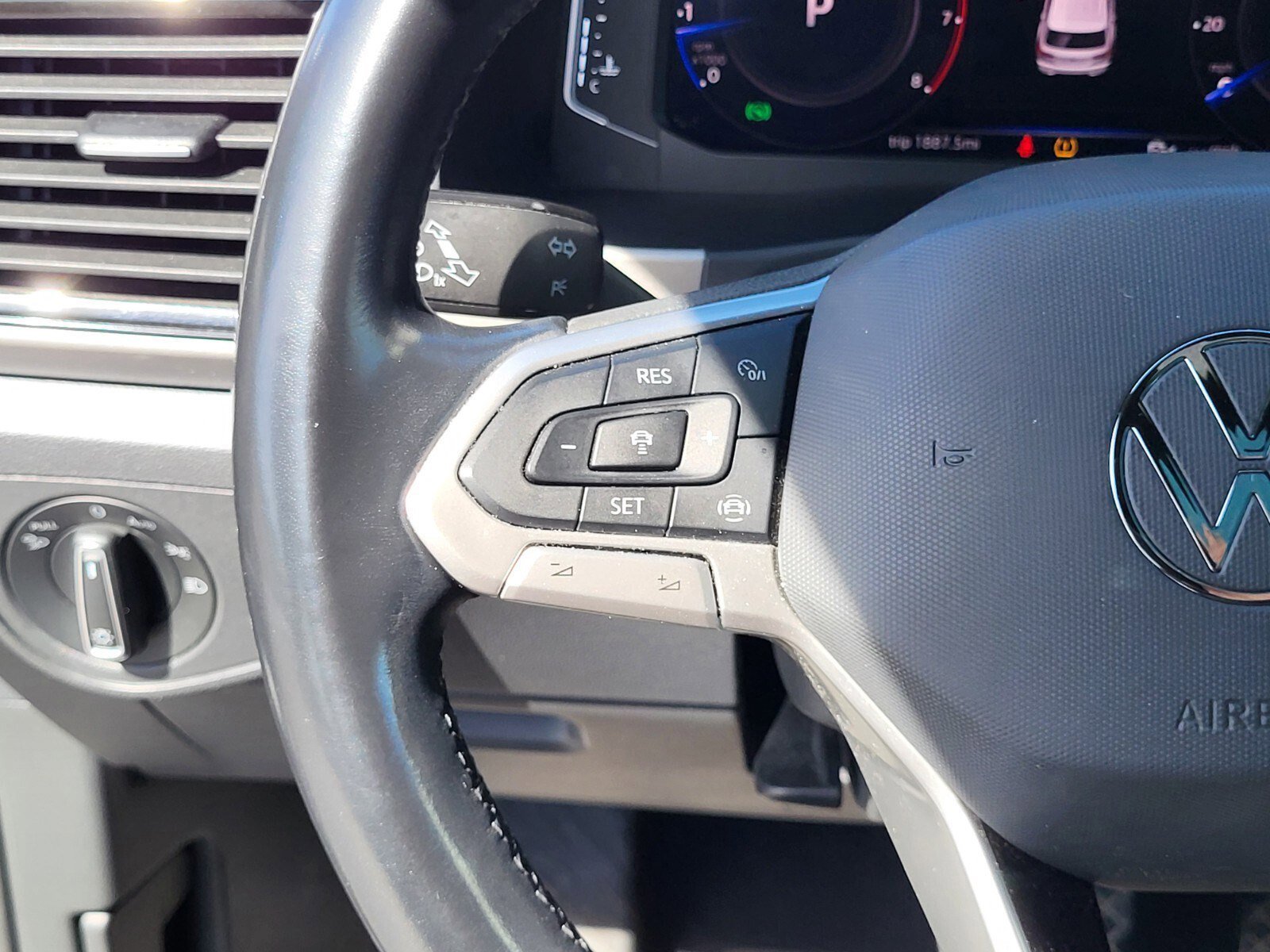 Used 2020 Volkswagen Atlas Cross Sport SEL image 26