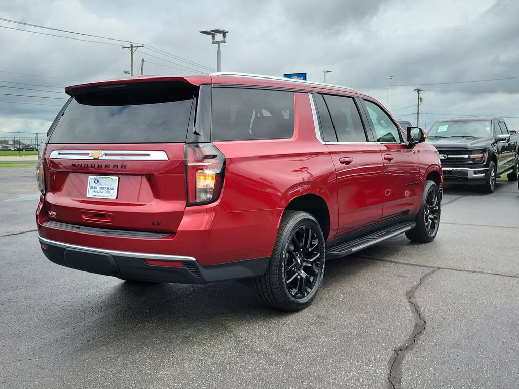 Used 2024 Chevrolet Suburban LT w/ Luxury Package AWD/4WD image 4