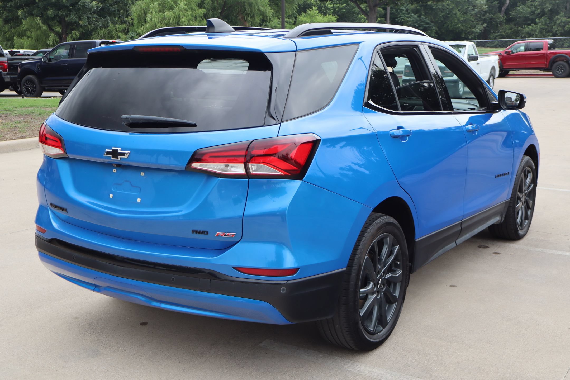 Used 2024 Chevrolet Equinox RS AWD/4WD image 3