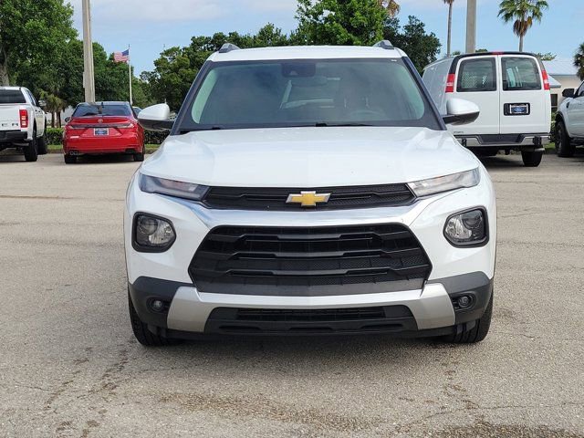 Used 2022 Chevrolet TrailBlazer LT w/ Confidence II Package FWD image 2