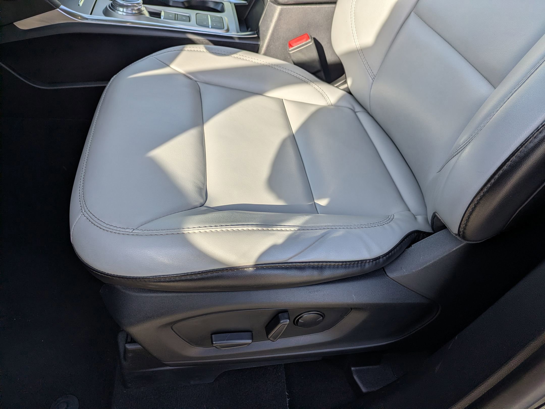 Certified 2021 Ford Explorer XLT w/ Equipment Group 202A image 13