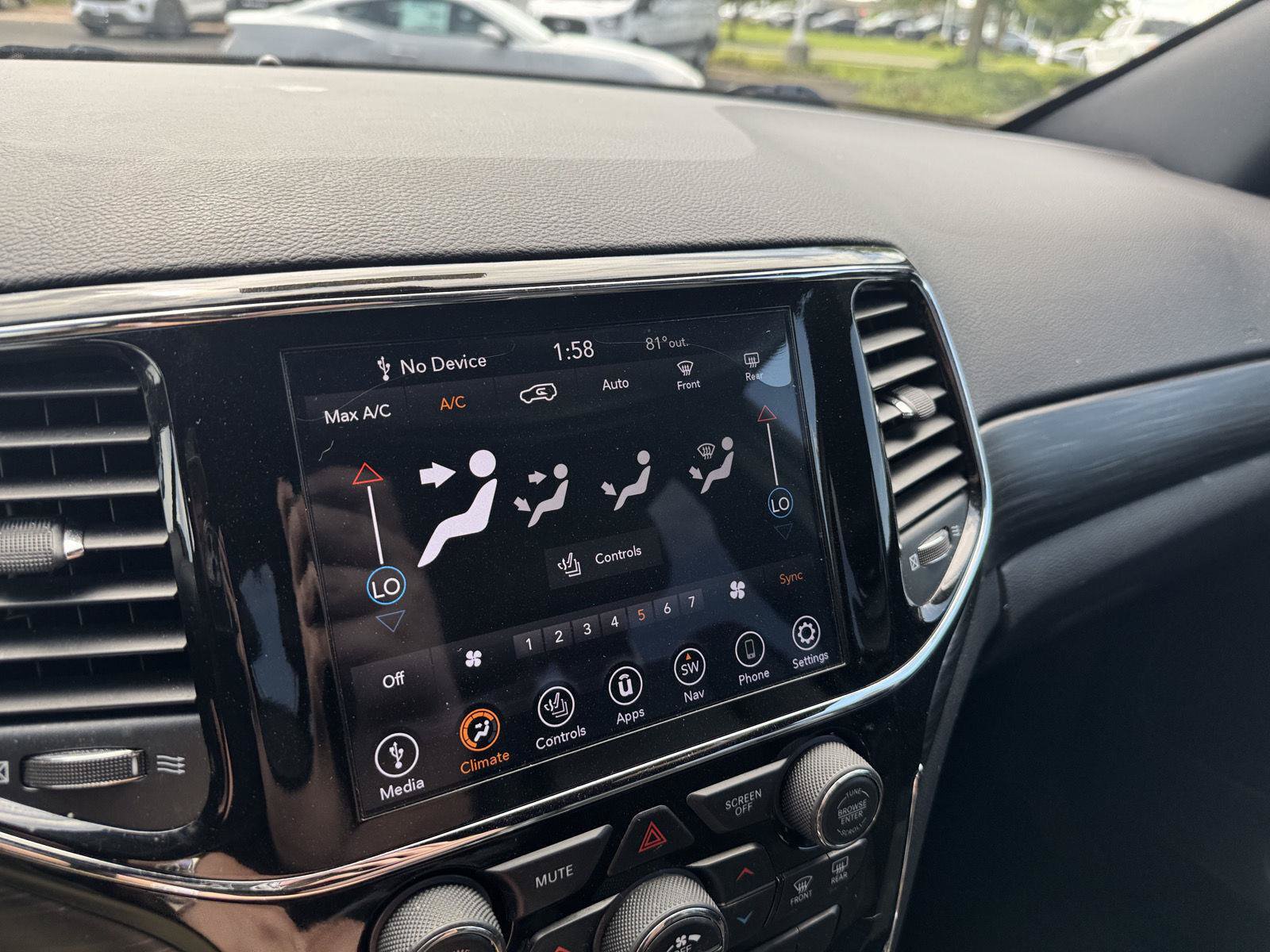Used 2020 Jeep Grand Cherokee Altitude AWD/4WD image 30