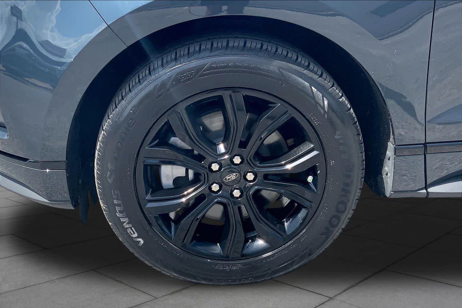 Certified 2022 Ford Edge SE w/ Black Appearance Package AWD/4WD image 11
