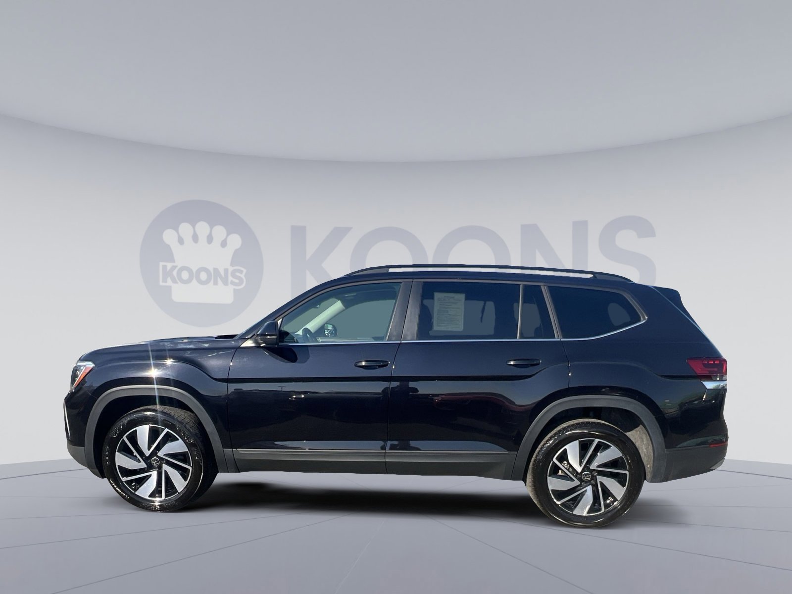 Used 2025 Volkswagen Atlas SE FWD image 4