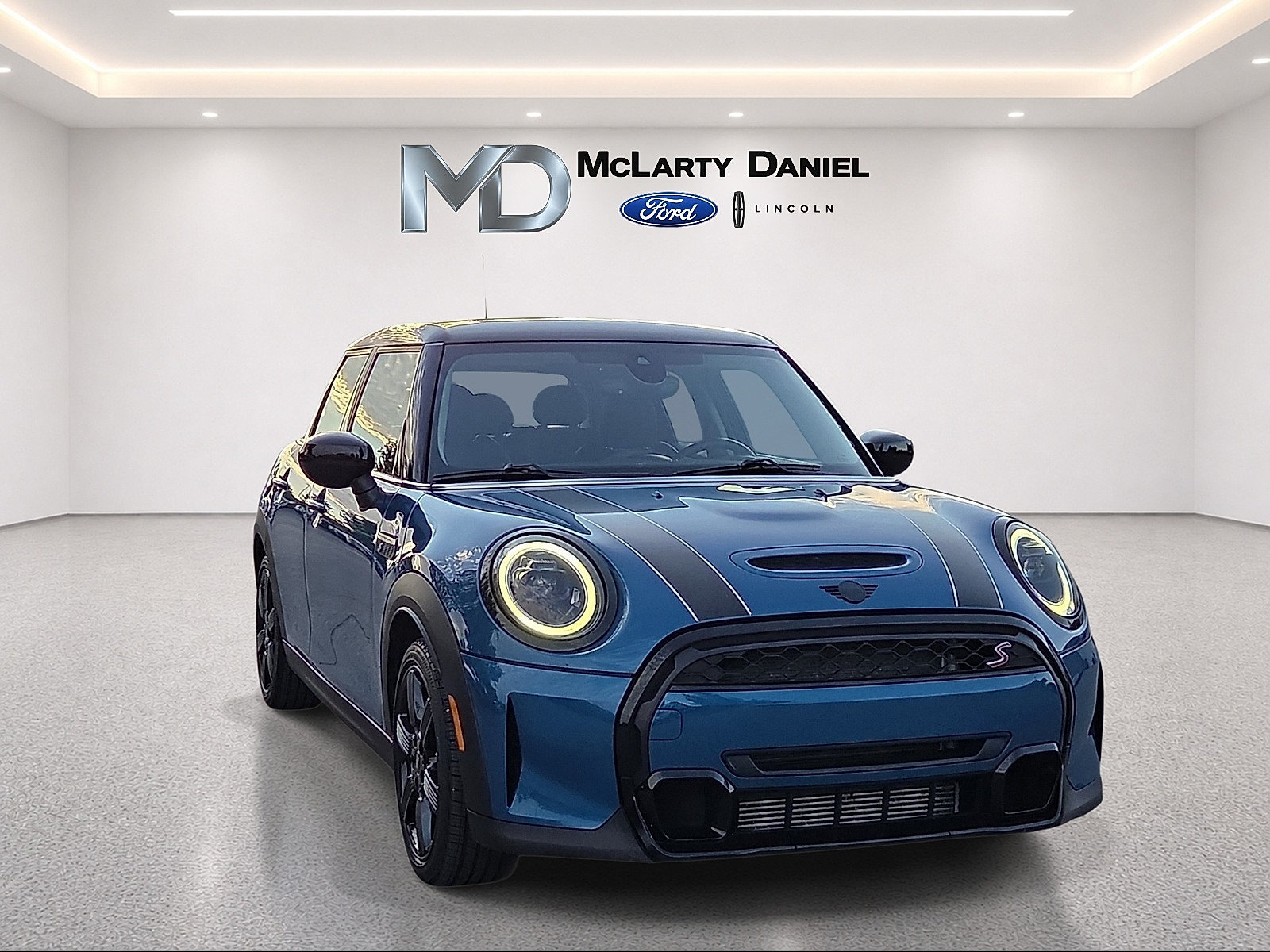 Used 2023 MINI Cooper S FWD image 1