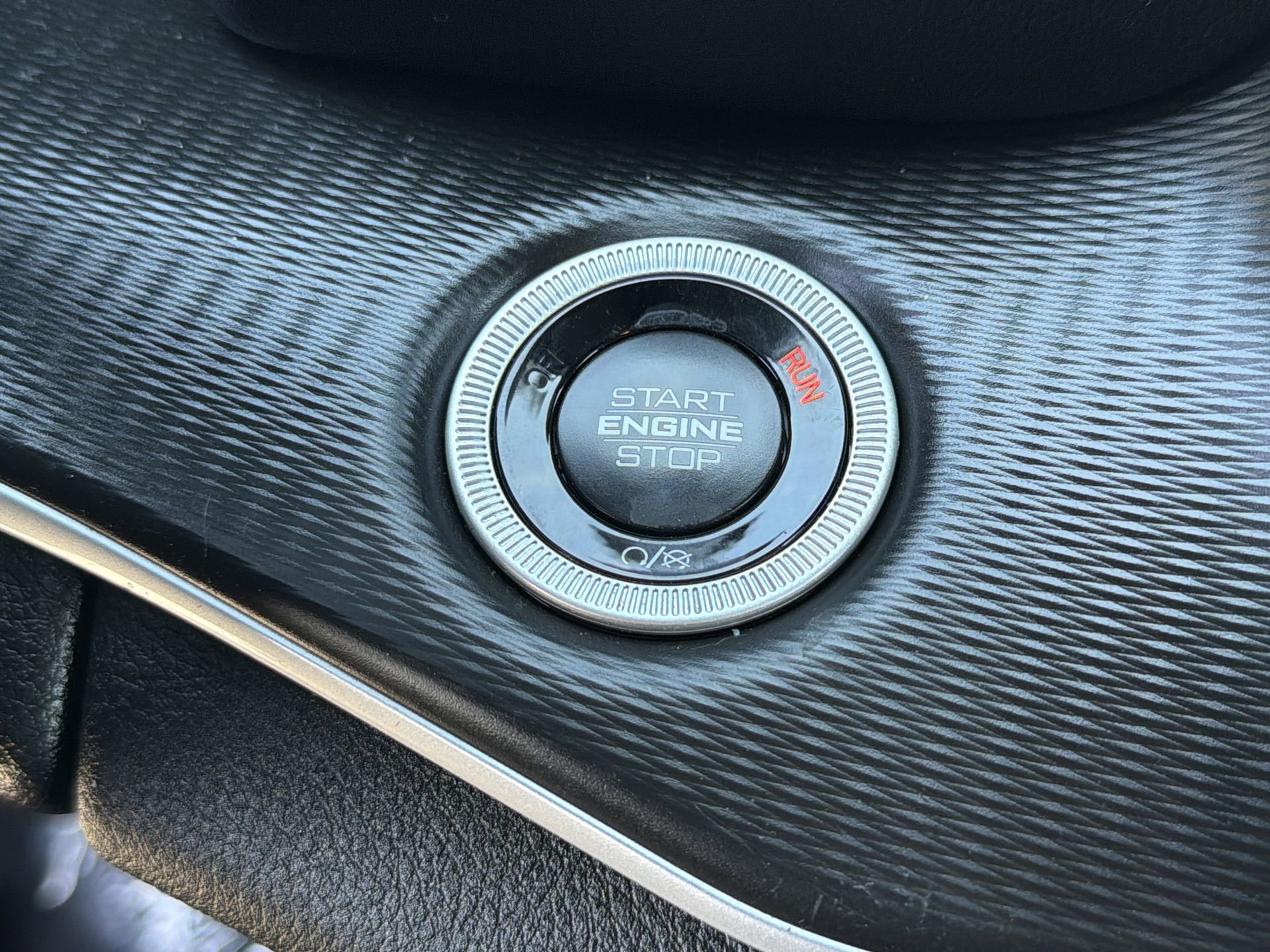 Used 2025 Jeep Grand Cherokee Altitude image 10