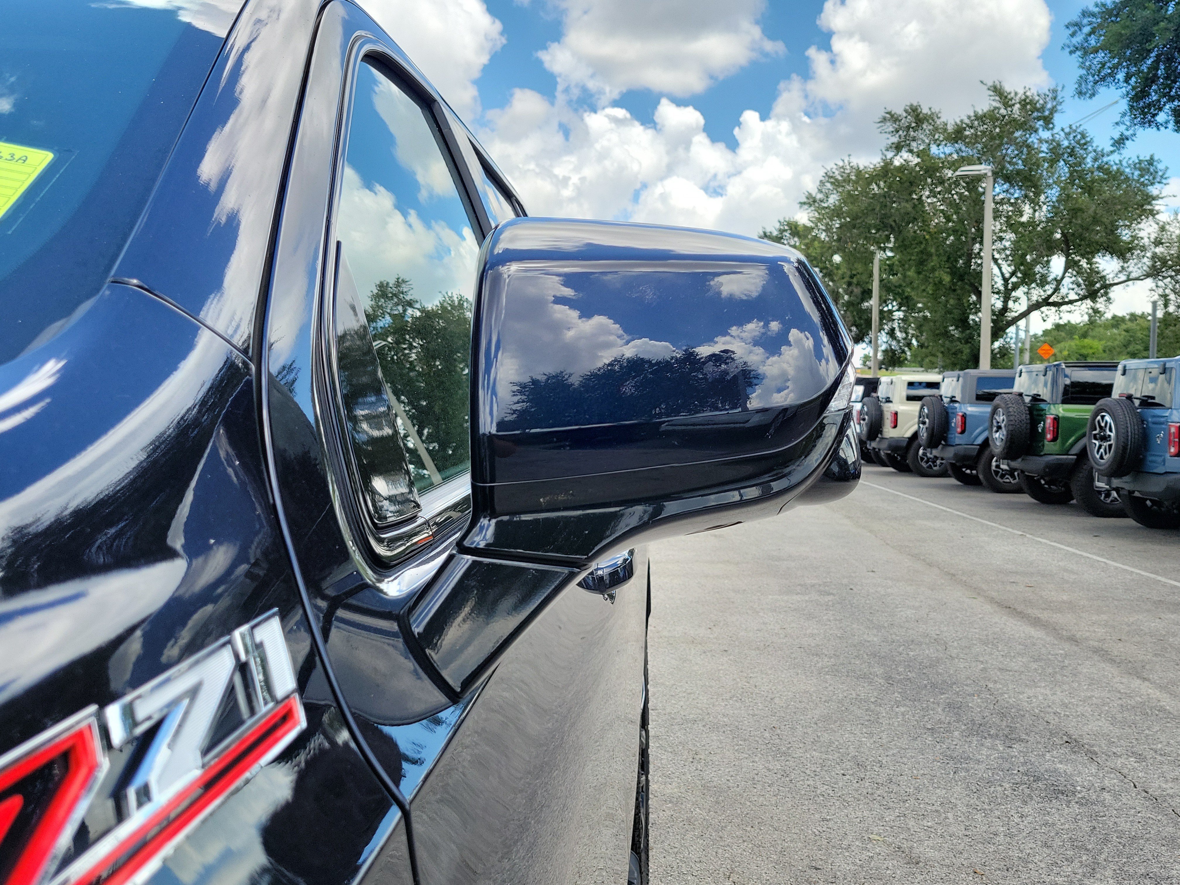 Used 2021 Chevrolet Tahoe Z71 w/ Z71 Off-Road Package AWD/4WD image 4
