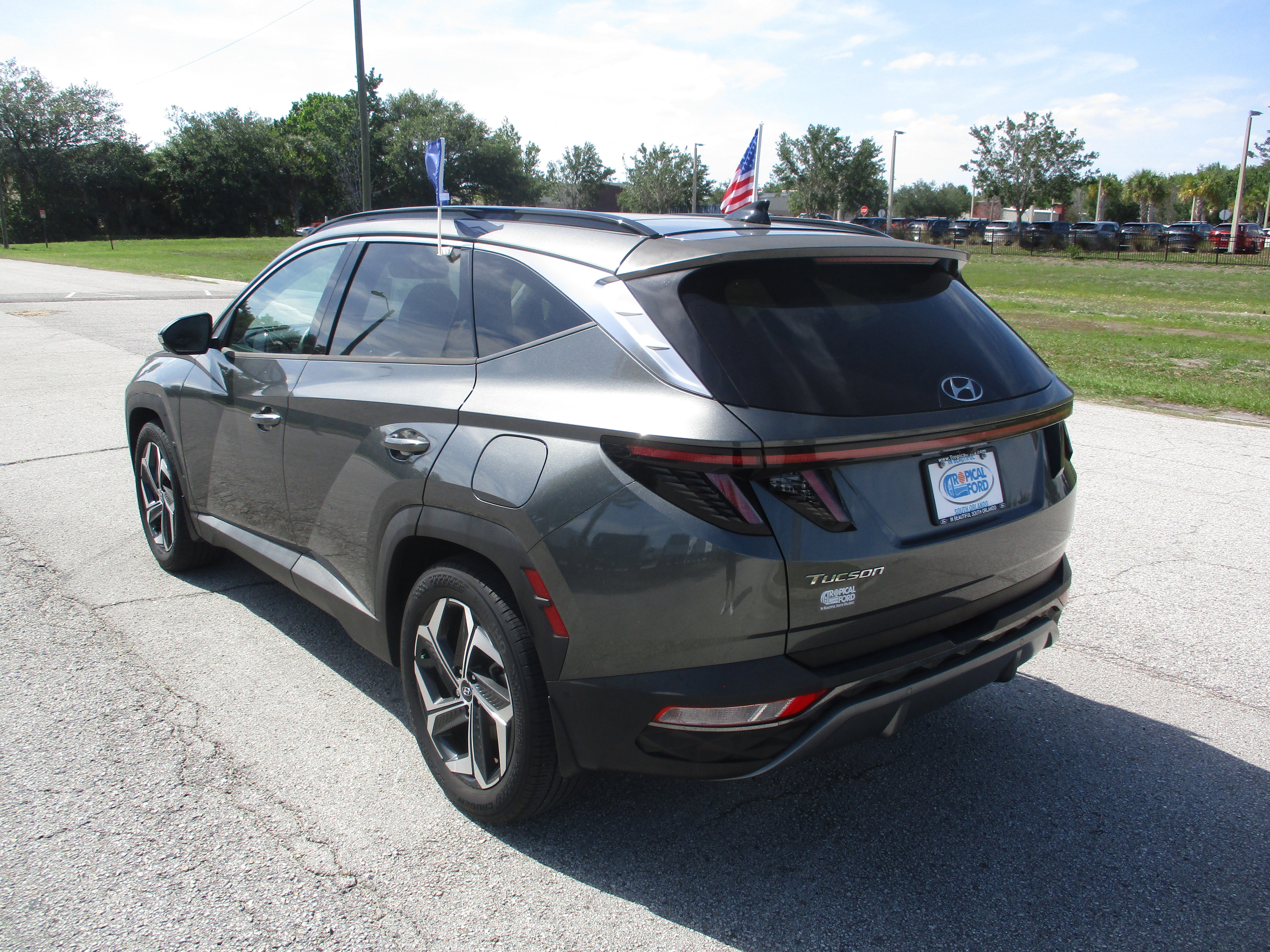 Used 2022 Hyundai Tucson Limited w/ Cargo Package FWD image 3