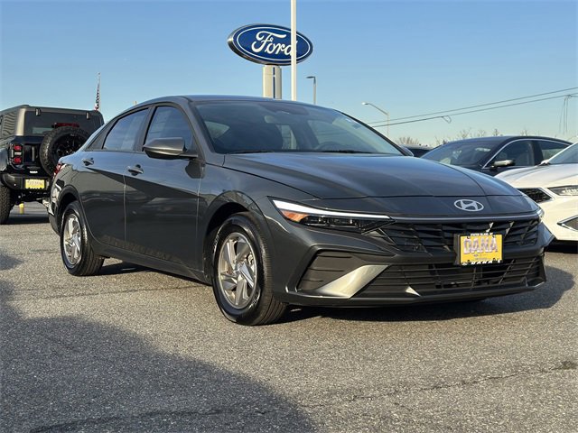 Used 2025 Hyundai Elantra SE image 8